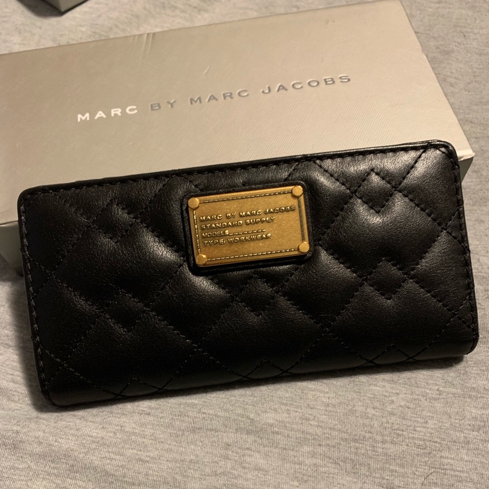 Marc Jacobs “Classic Q” - Miru Leather Wallet